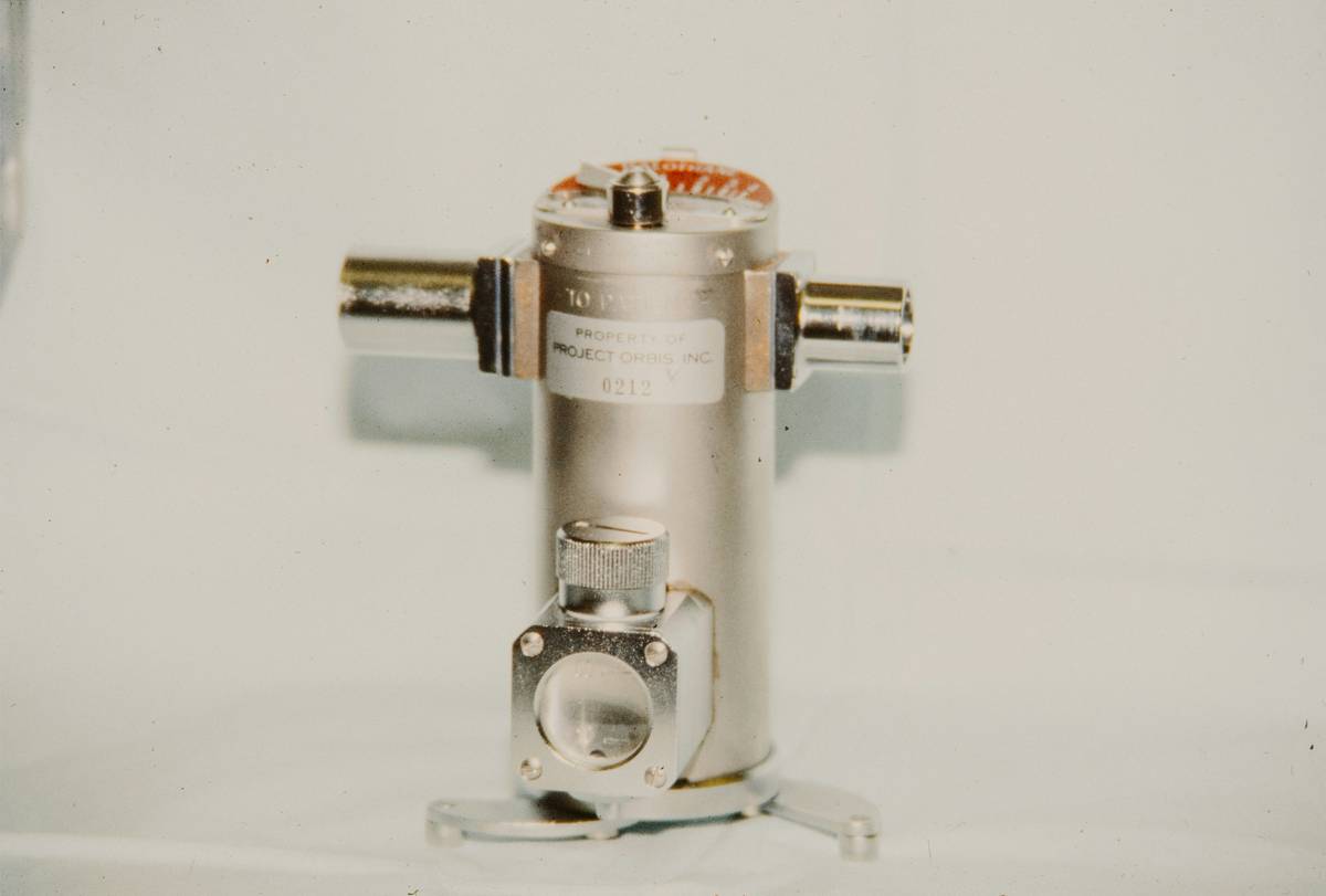 Cutaway diagram showing location and function of conventional pressure safety valve in stovetop and electric pressure cookers